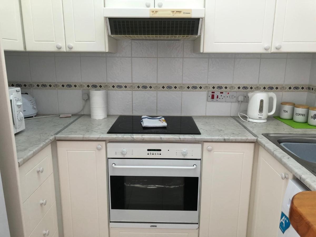 Limnaria Gardens - Spacious And Sunny 1 Bed With Pool Views Paphos
