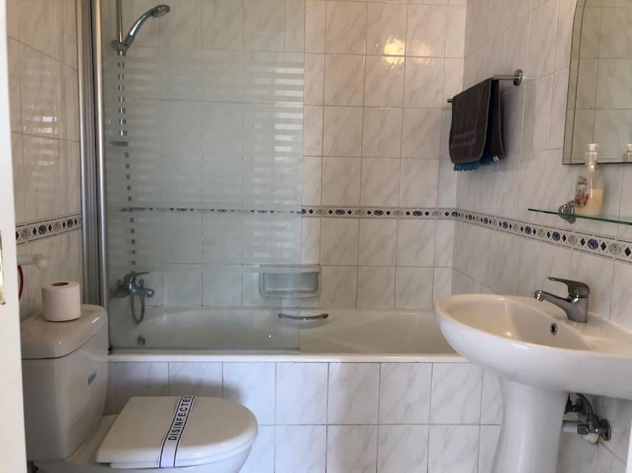 Limnaria Gardens - Spacious And Sunny 1 Bed With Pool Views Apartament Pafos